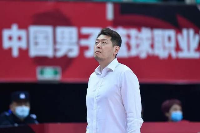 标晚表示，安德雷-桑托斯预计会在1月被切尔西从诺丁汉森林召回，但相关规定将限制俱乐部将他再次外租。